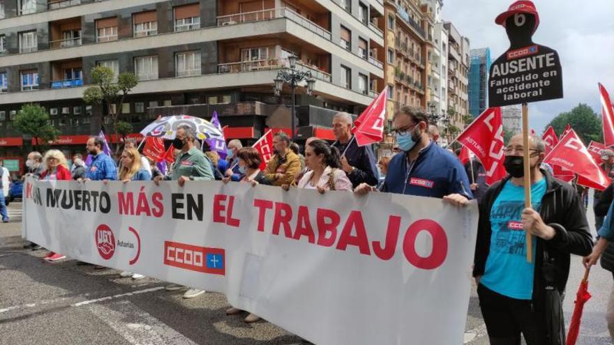 Concentración sindical en Oviedo contra la siniestralidad laboral. |