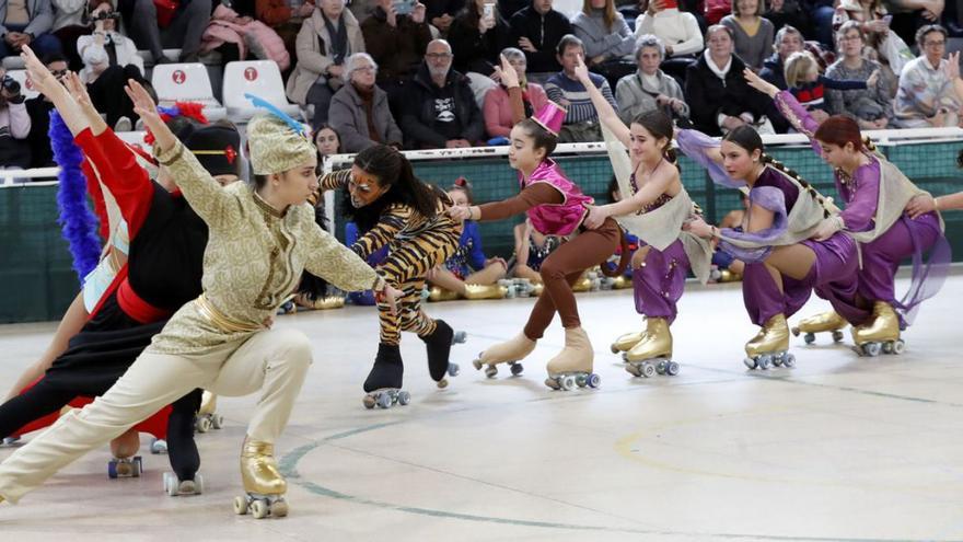 La gala de patinaje solidaria del club El Olivo reúne casi 160 kilos de alimentos