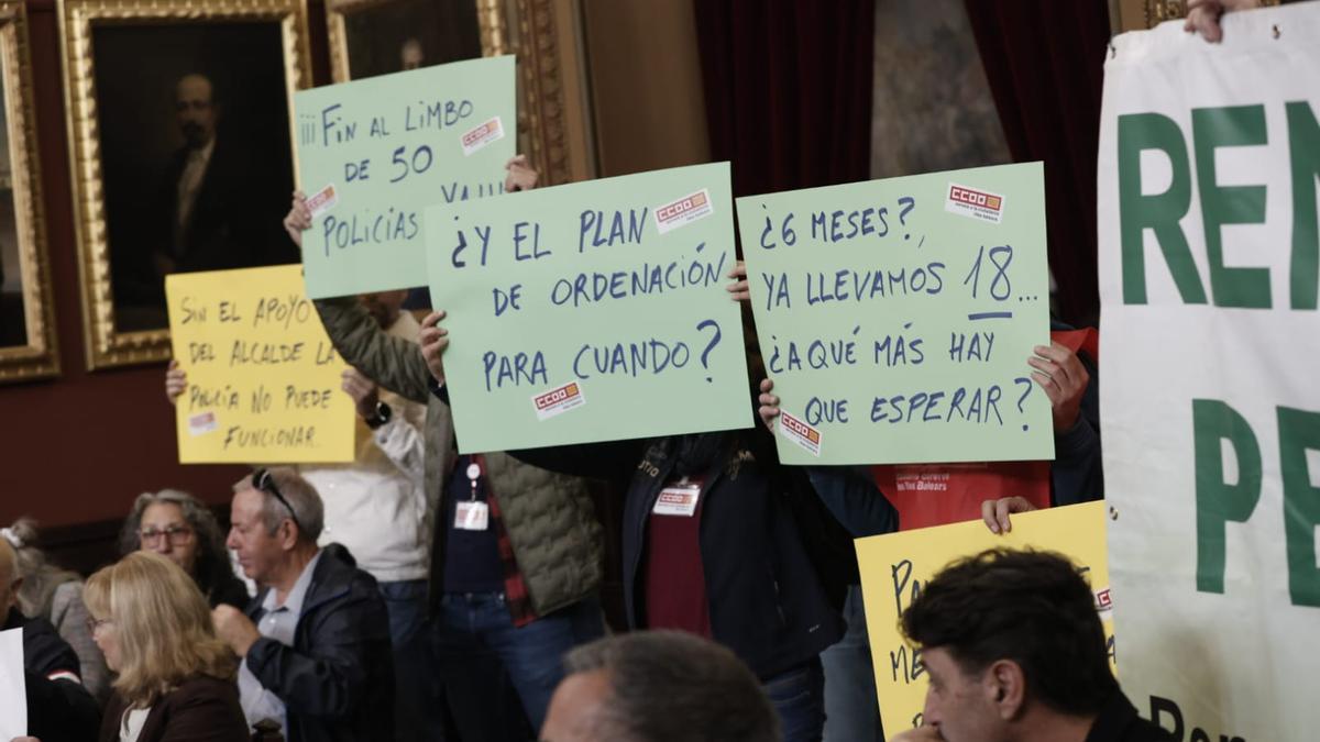 Conflicto laboral Palma: Protestan en el pleno de Palma para pedir que ...