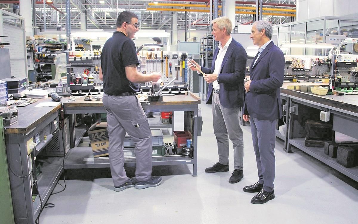Sergio Vives, Presidente, y Ricard Aubert, consejero, En la fábrica de Olot (Girona)