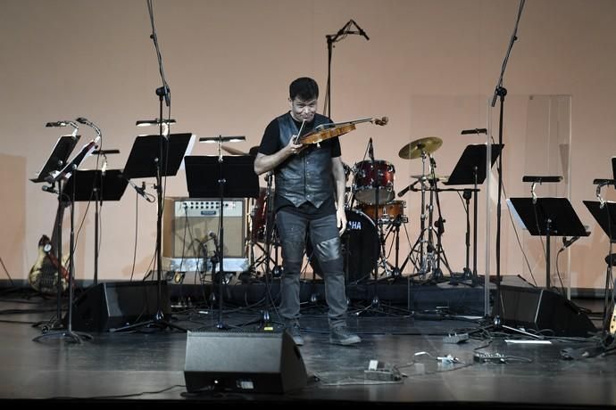 20-04-19 GENTE Y CULTURA. AUDITORIO ALFREDO KRAUS. LAS PALMAS DE GRAN CANARIA. Concierto Bach Rock. Clausura del International Bach Festival 2019 con un concierto de la orquesta del festival y el guitarrista Iñaki Antón, de Extremoduro  | 20/04/2019 | Fotógrafo: Juan Carlos Castro