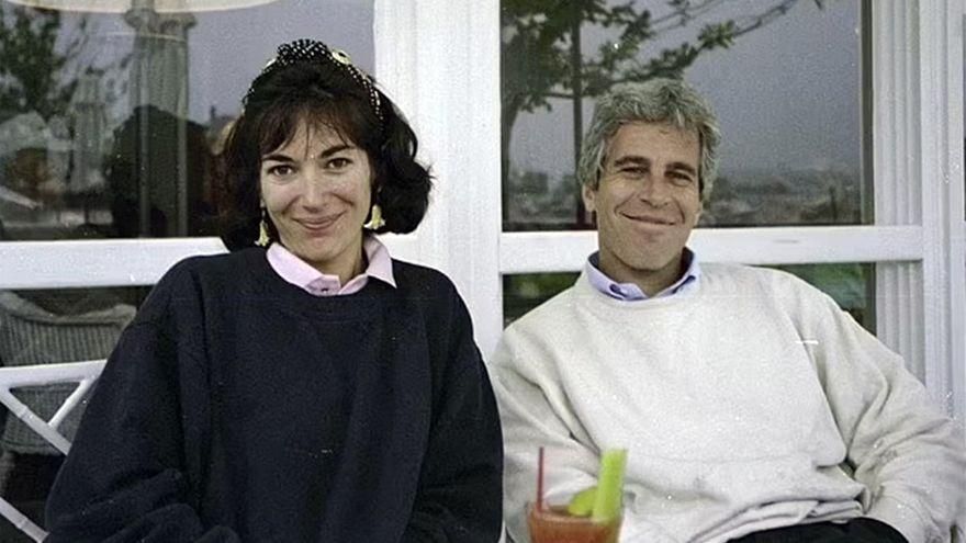 Una imagen de Ghislaine Maxwell y Jeffrey Epstein, en los tiempos en los que eran pareja.