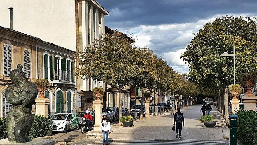 Tagsüber darf man auf der Straße sein. Viele bleiben allerdings trotzdem zu Hause.