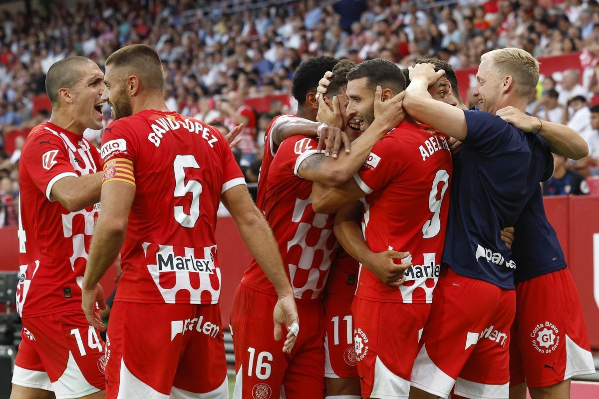 Els jugadors del Girona, celebrant un gol a Sevilla l'any passat