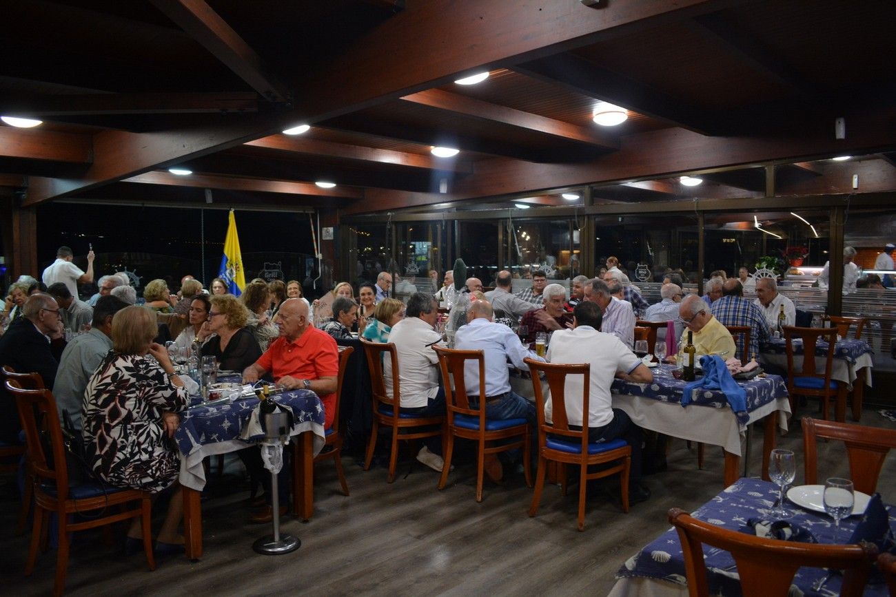 Los exjugadores de la UD Las Palmas celebran la tradicional cena de Navidad