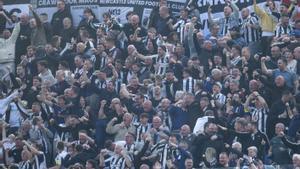 Barcelona estudiarà un pla amb el Barça per controlar ‘hooligans’