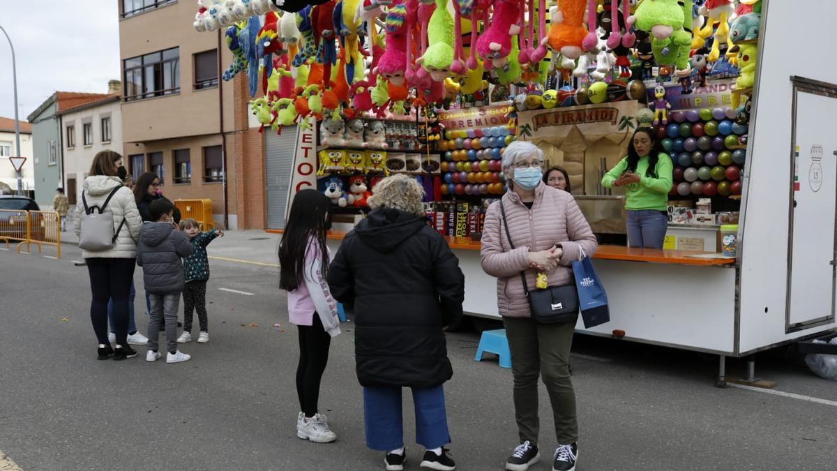 Uno de los puestos de la feria de San José Obrero.