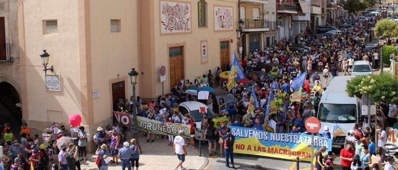 Manifestación contra las macrogranjas en Yecla en julio del año pasado.