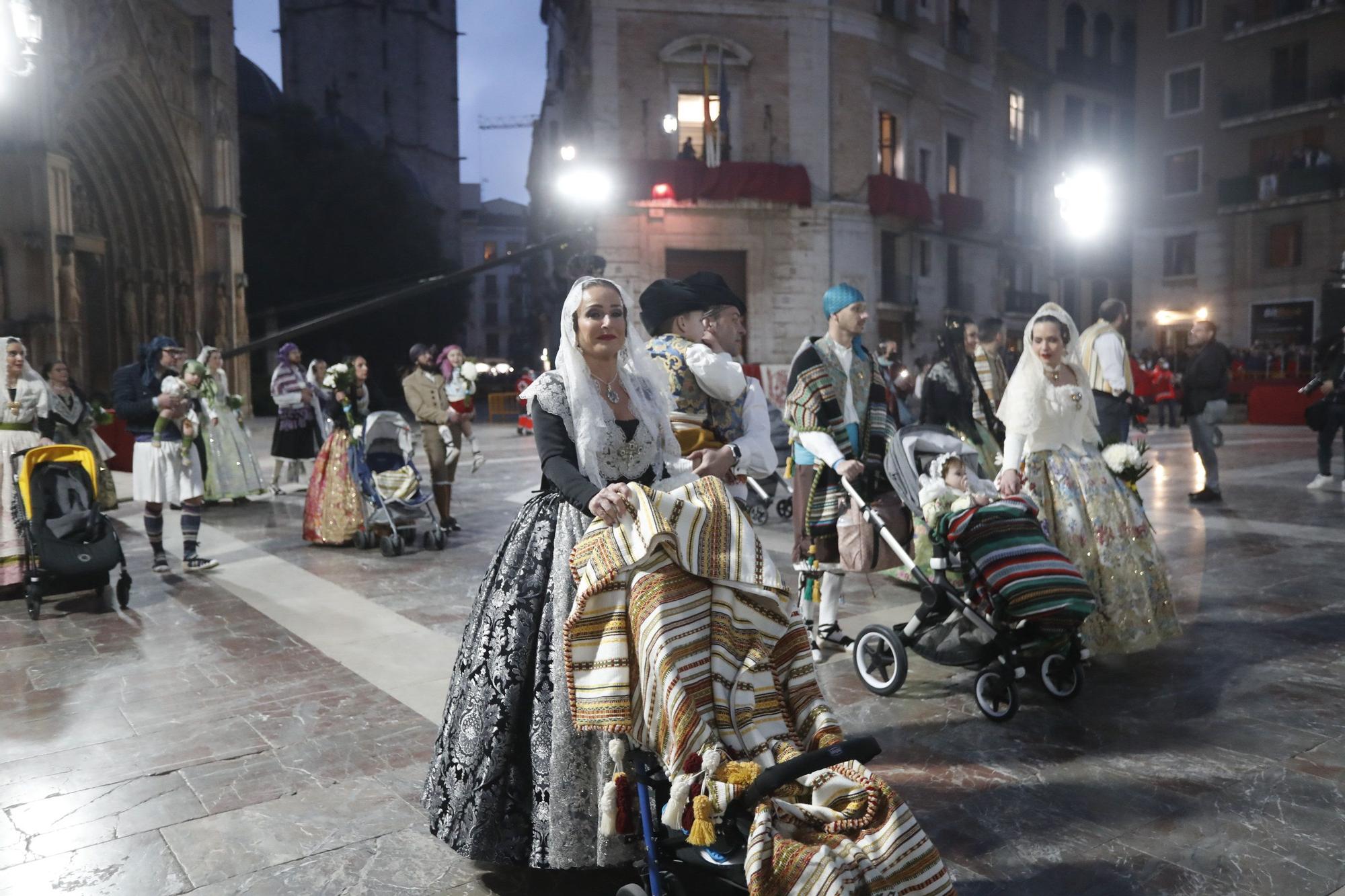 Búscate en el segundo día de ofrenda por la calle de la Paz (entre las 19:00 a las 20:00 horas)