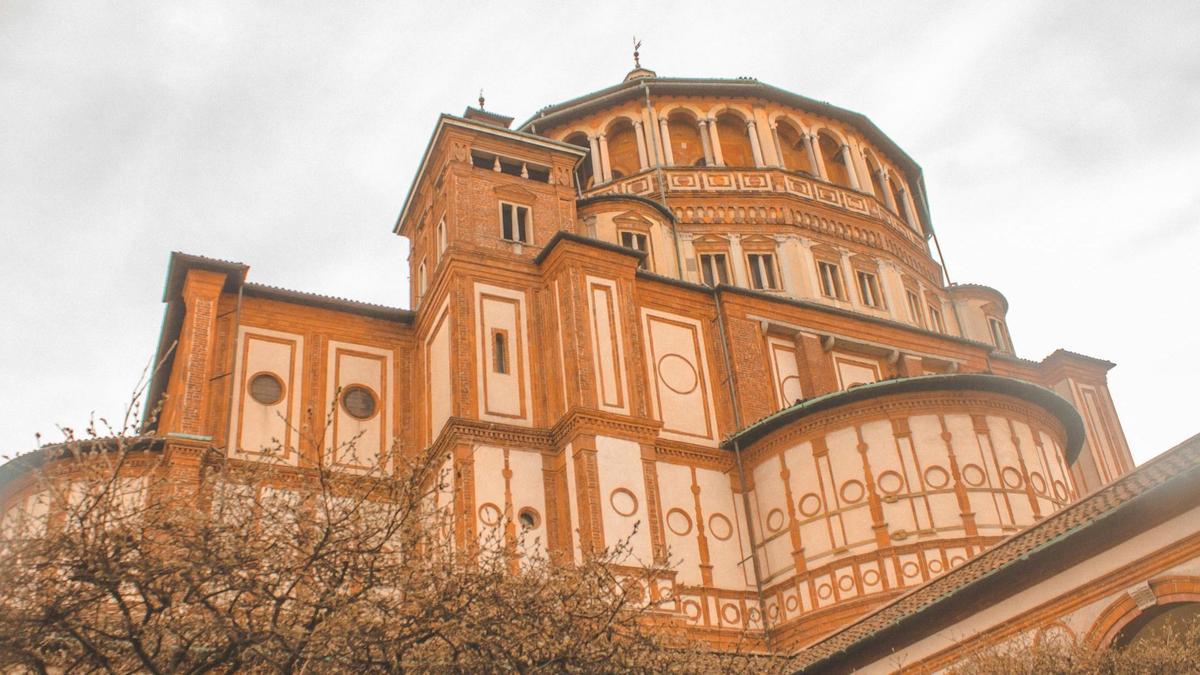 Esta iglesia de origen gótico alberga la pintura más famosa del mundo
