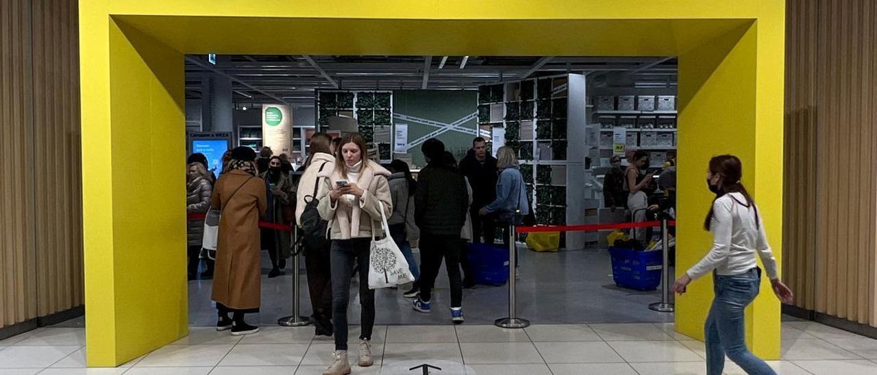 Una tienda de Ikea en Moscú, antes de que la compañía de muebles anunciase el cierre de sus establecimientos en Rusia, en marzo de 2022.