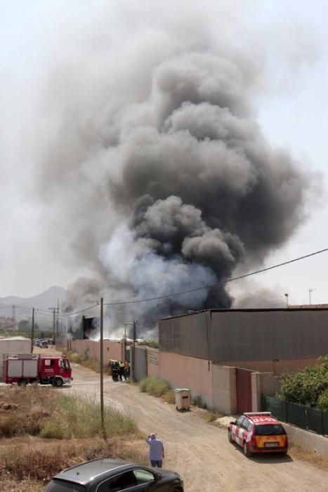 Incendio en una chatarrería de La Unión