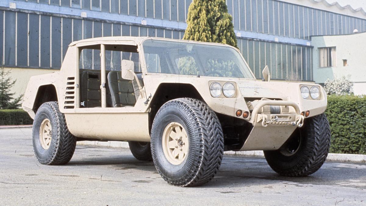 El Cheetah fue el punto de partida del proyecto, un prototipo militar con chasis tubular y tracción total presentado en 1977.