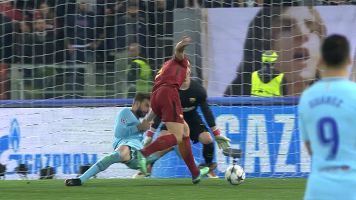 LACHAMPIONS |  Roma - FC Barcelona (3-0): Piqué cometió penalti sobre Dzeko