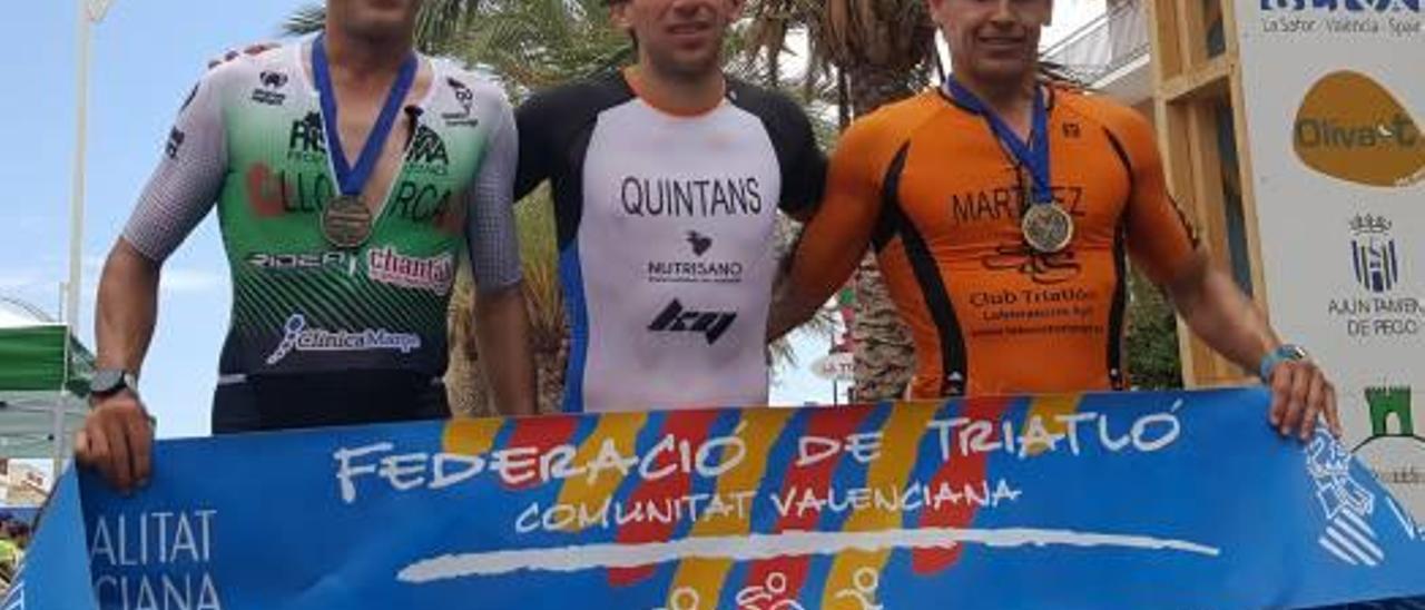 La local Tere Ribes y el vasco Quintans ganan el Triatló Internacional d&#039;Oliva