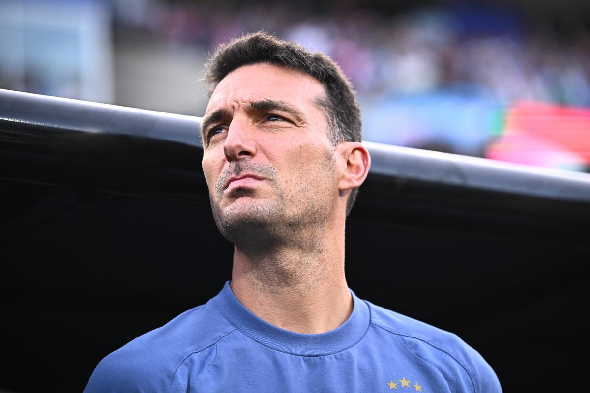 Scaloni, durante el encuentro ante Argelia