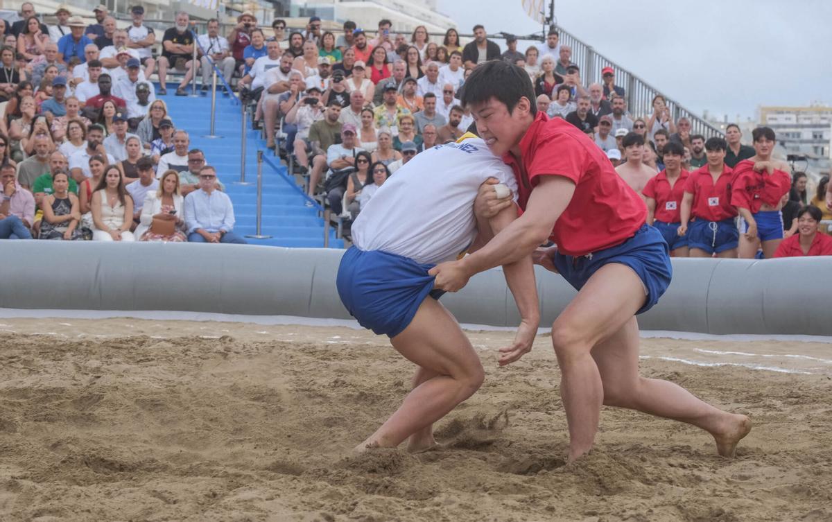 Lucha Canaria y Coreana en Las Canteras