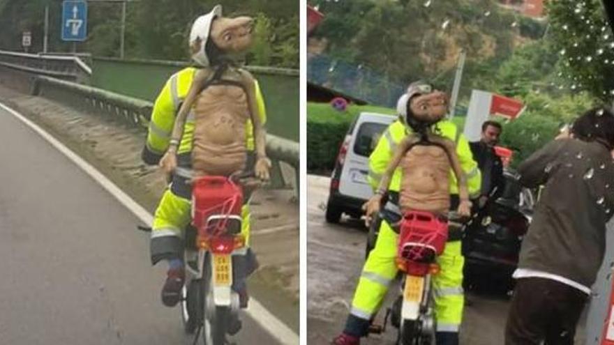 El motorista que lleva a E. T. enganchado a su espalda, por la Variante y en Los Canapés.