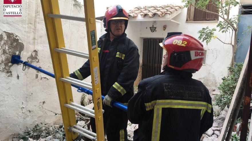 Vecinos atrapados al derrumbarse una casa en Onda