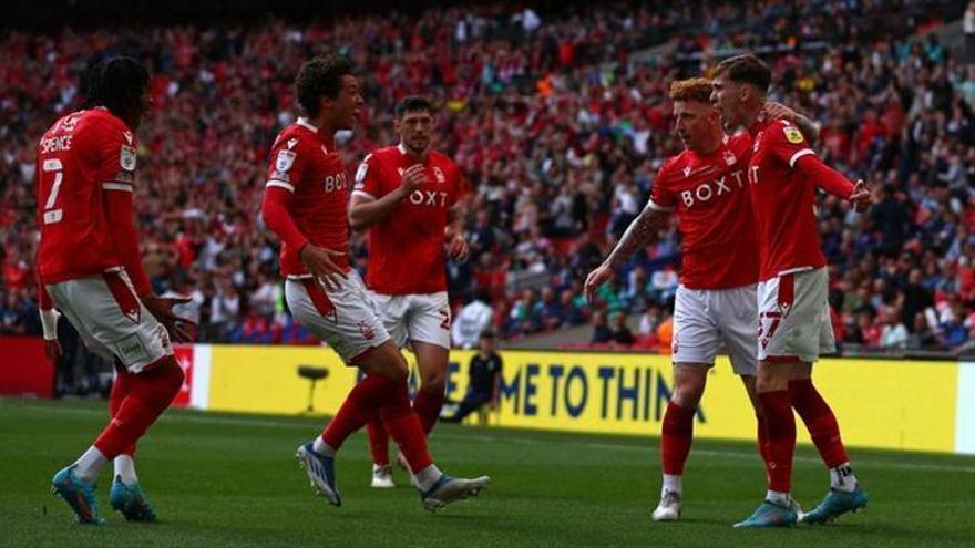 Jugadores del Nothingam Forest celebran un gol esta temporada.