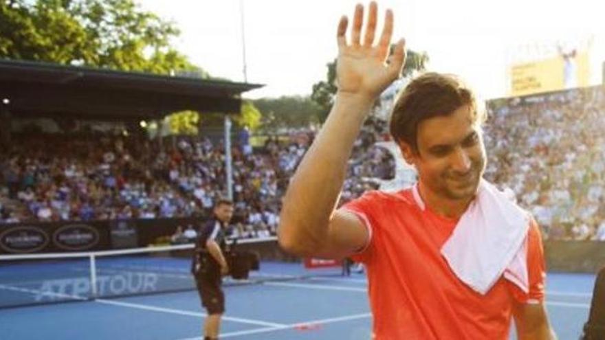 David Ferrer se despide de la pista de Auckland tras dejar su pañuelo en señal de gratitud