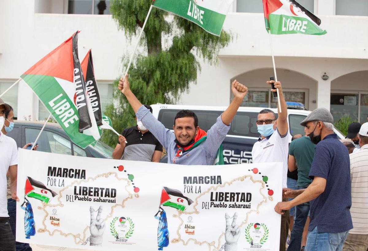 Participantes de una protesta en solidaridad con los saharuis en Eivissa en el 2021. | VICENT MARÍ