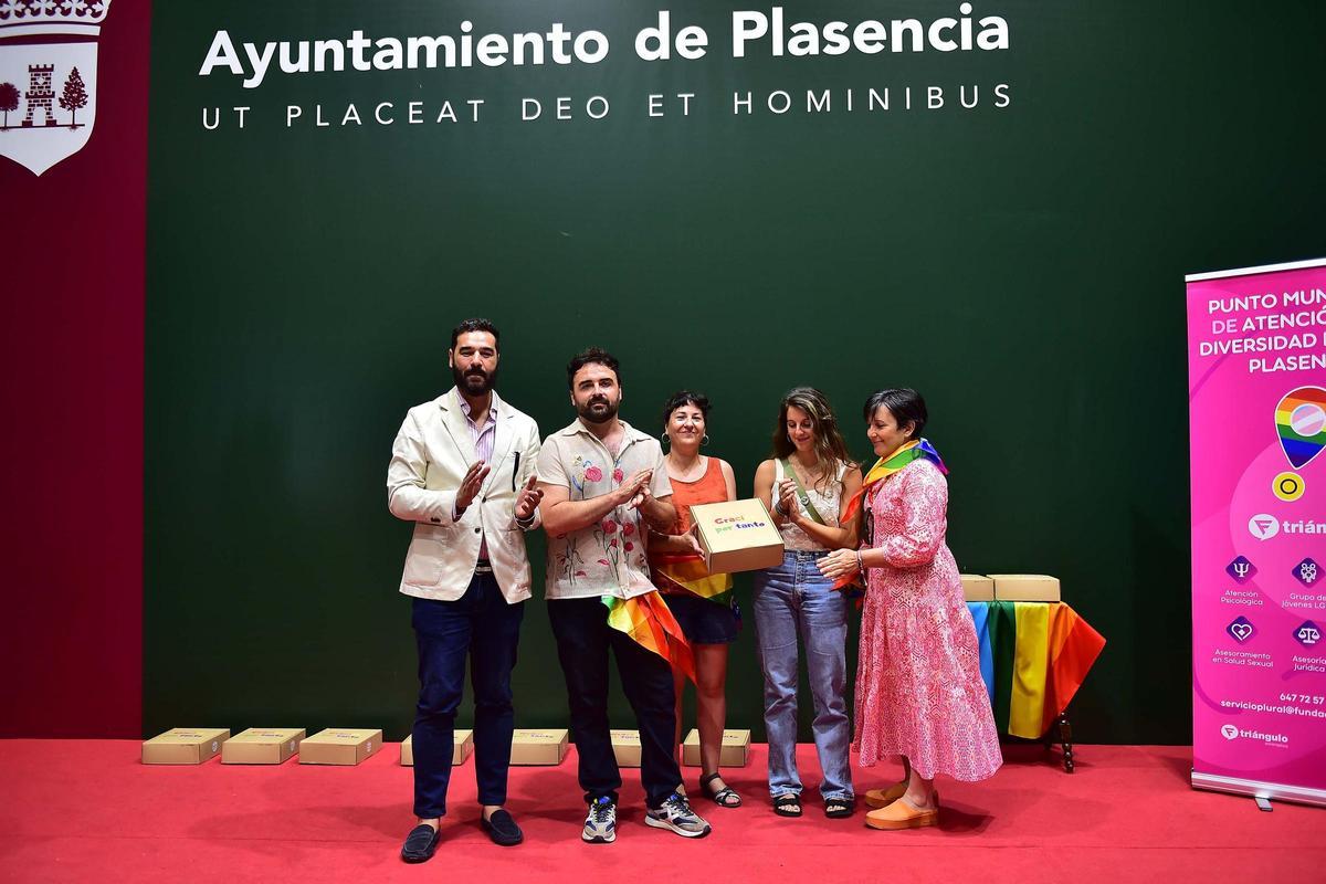 Fotogalería | Acto institucional del Orgullo LGBTI+ en Plasencia