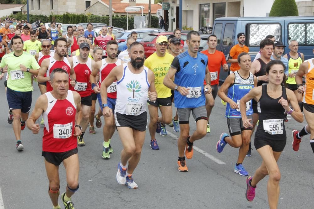 Más de medio millar de corredores completaron el espectacular y exigente recorrido de 21 kilómetros por la Costa da Vela de Cangas.