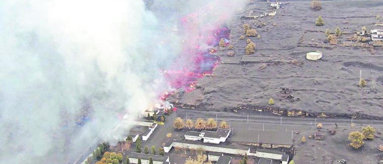 La lava arrasa el cementerio de Los Ángeles, en la población de Las Manchas.