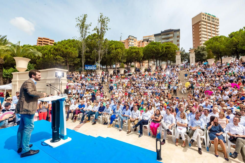 Cerca de 800 personas llenan el auditorio Óscar Esplá del parque de L''Aigüera de Benidorm en el mitin de Pablo Casado