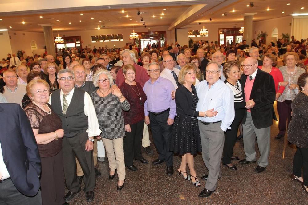 Almuerzo y baile por el Día de los Enamorados en el Club de Mayores de Cartagena