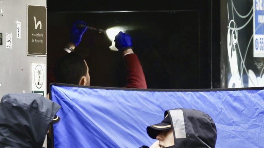 El crimen del mendigo en el portal de un local cerrado de Gijón pudo desencadenarse por una discusión y la ingesta de alcohol