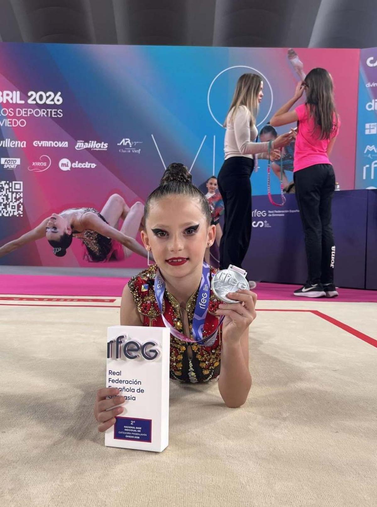 Julietta Castro posa con su medalla de plata nacional.