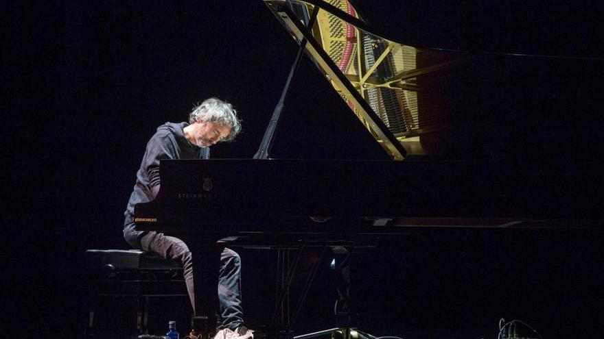 James Rhodes, tocant el piano el divendres en l&#039;auditori del castell de Peralada