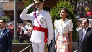 La reina Letizia vuelve a apostar por Boüret, de A Coruña, para su 'look' en un acto oficial