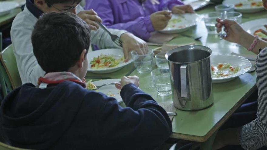 Alumnos de un colegio de Palma en el comedor.