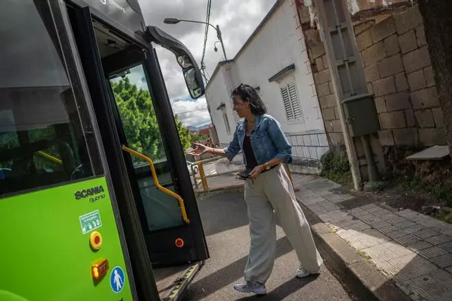 Vecinos de El Sobradillo demandan mejoras en las paradas de guaguas