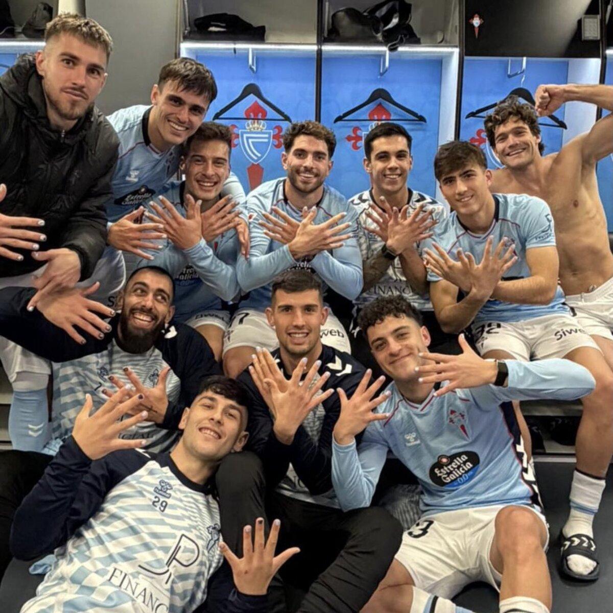 Los jugadores del Celta con las uñas pintadas tras el partido contra el Rayo Vallecano en apoyo a Borja Iglesias