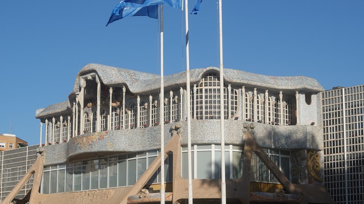 Banderas de las Naciones Unidas en la Asamblea Regional.