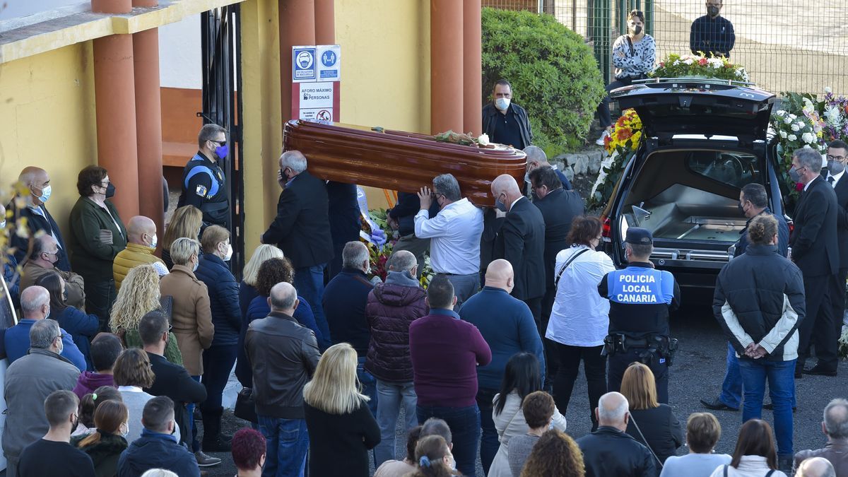 Multitudinaria despedida en Gran Canaria a la familia asturiana muerta en un barranco