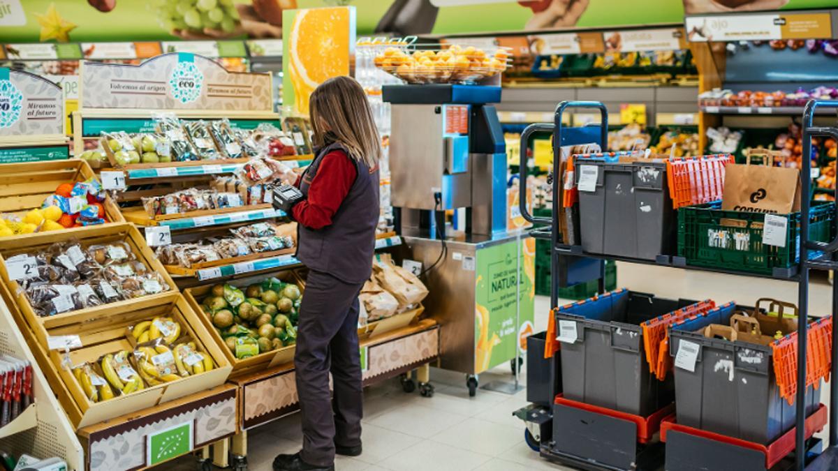 Imagen del interior de un supermercado Consum