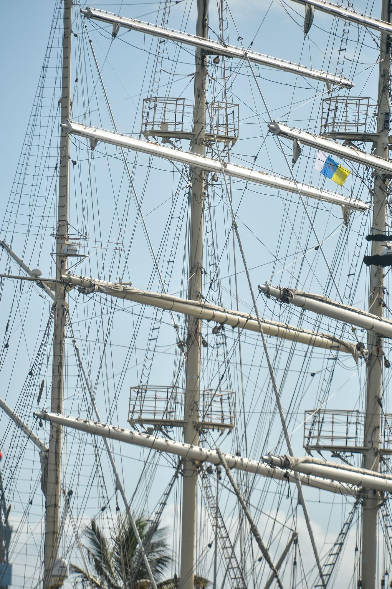 Velero Tenacious en el Muelle Santa Catalina