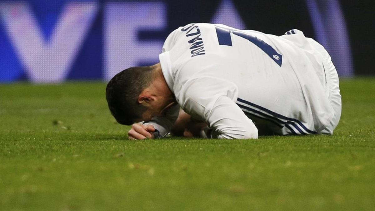 Ronaldo, en el suelo, se lamenta en el choque de Copa ante el Celta