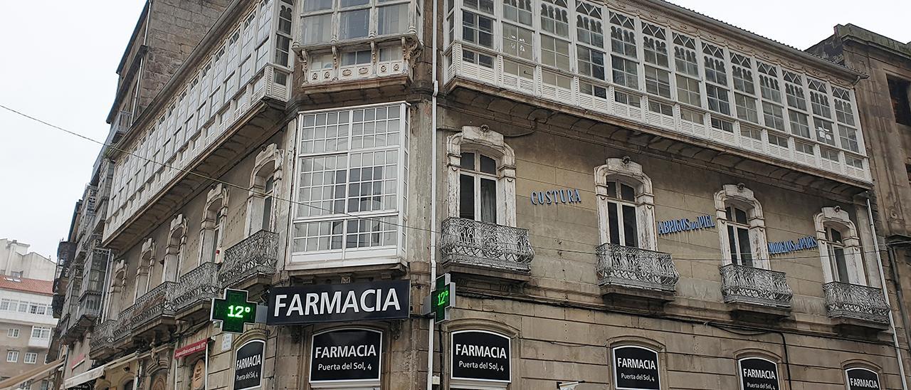 El inmueble, situado en el número 4 de Porta do Sol.