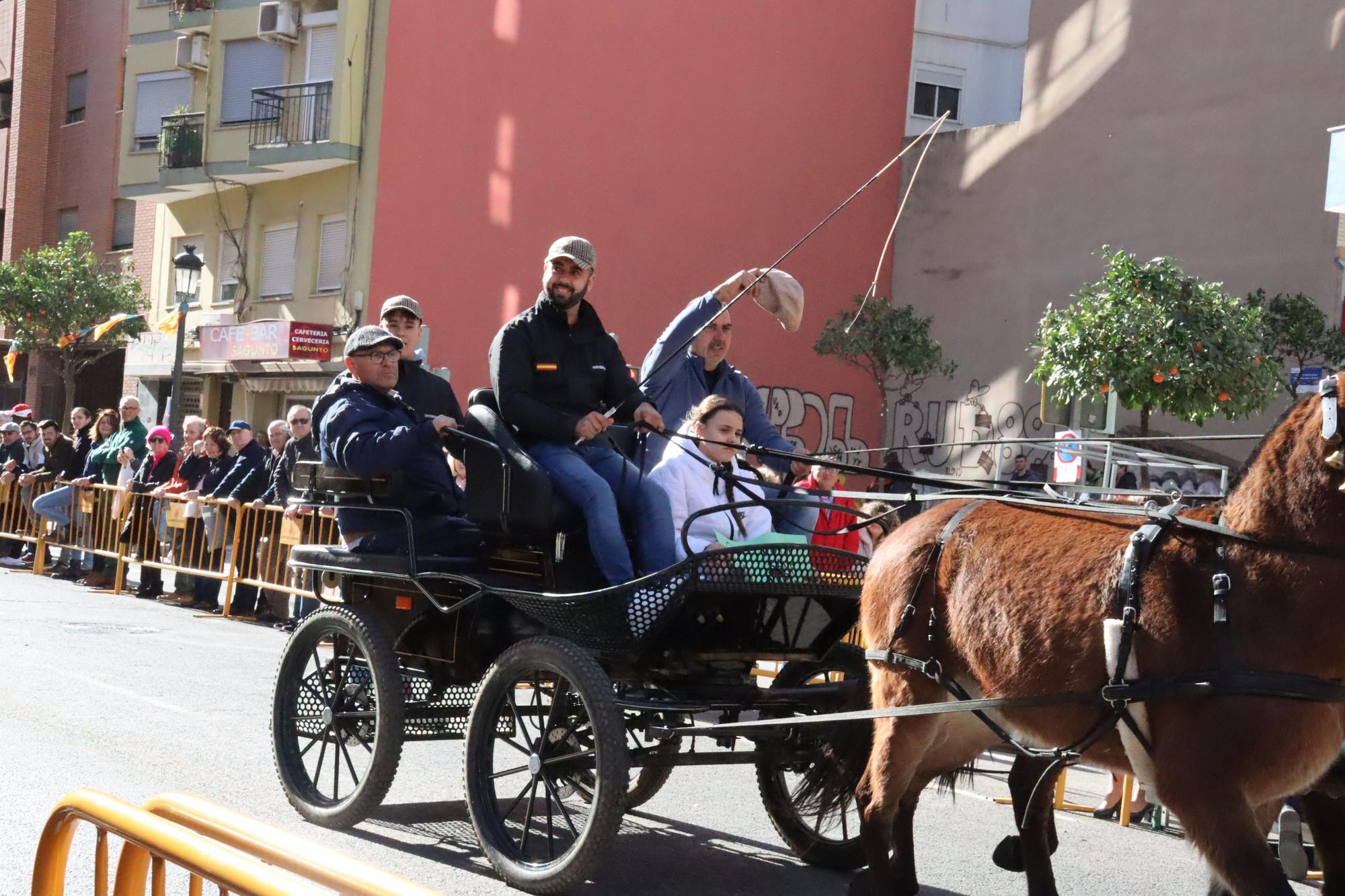 Perros policía y animales de granja completan el desfile de Sant Antoni en València