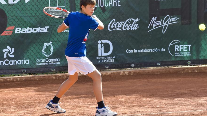 Jaime Alcaraz, hermano de Carlos, en el Rafal Nadal Tour By Santander 2023 que se juega en El Cortijo (Telde)