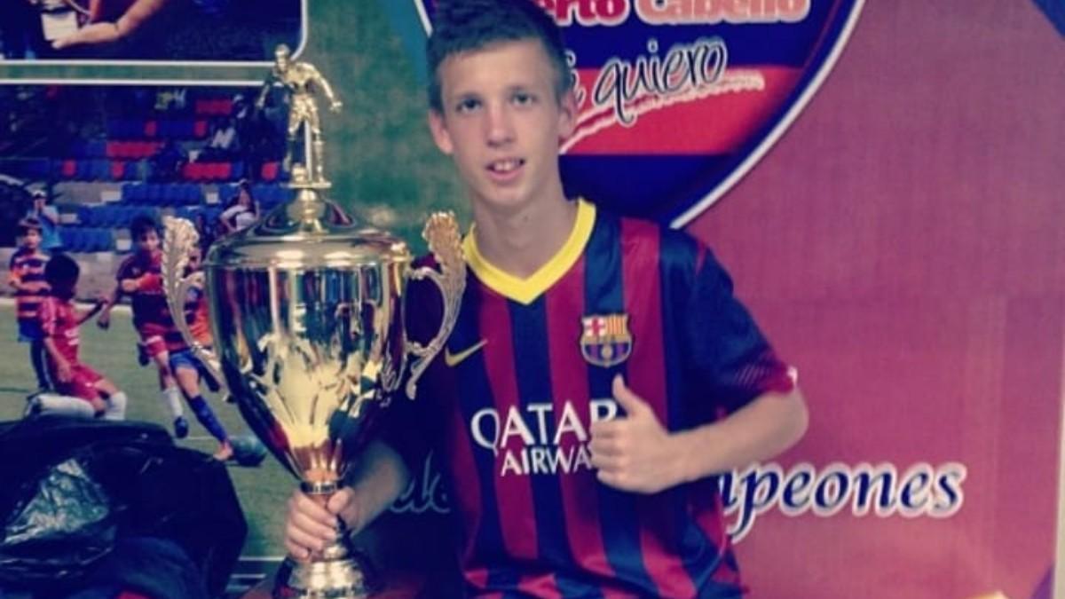 Dani Olmo empezó como '9' en la cantera del Barça