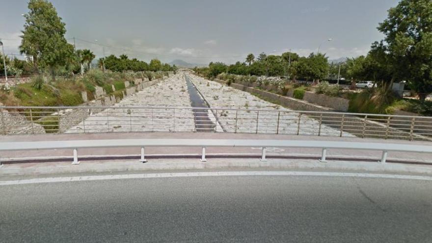 Herido un adolescente al precipitarse desde la barandilla al cauce del río seco de Alicante