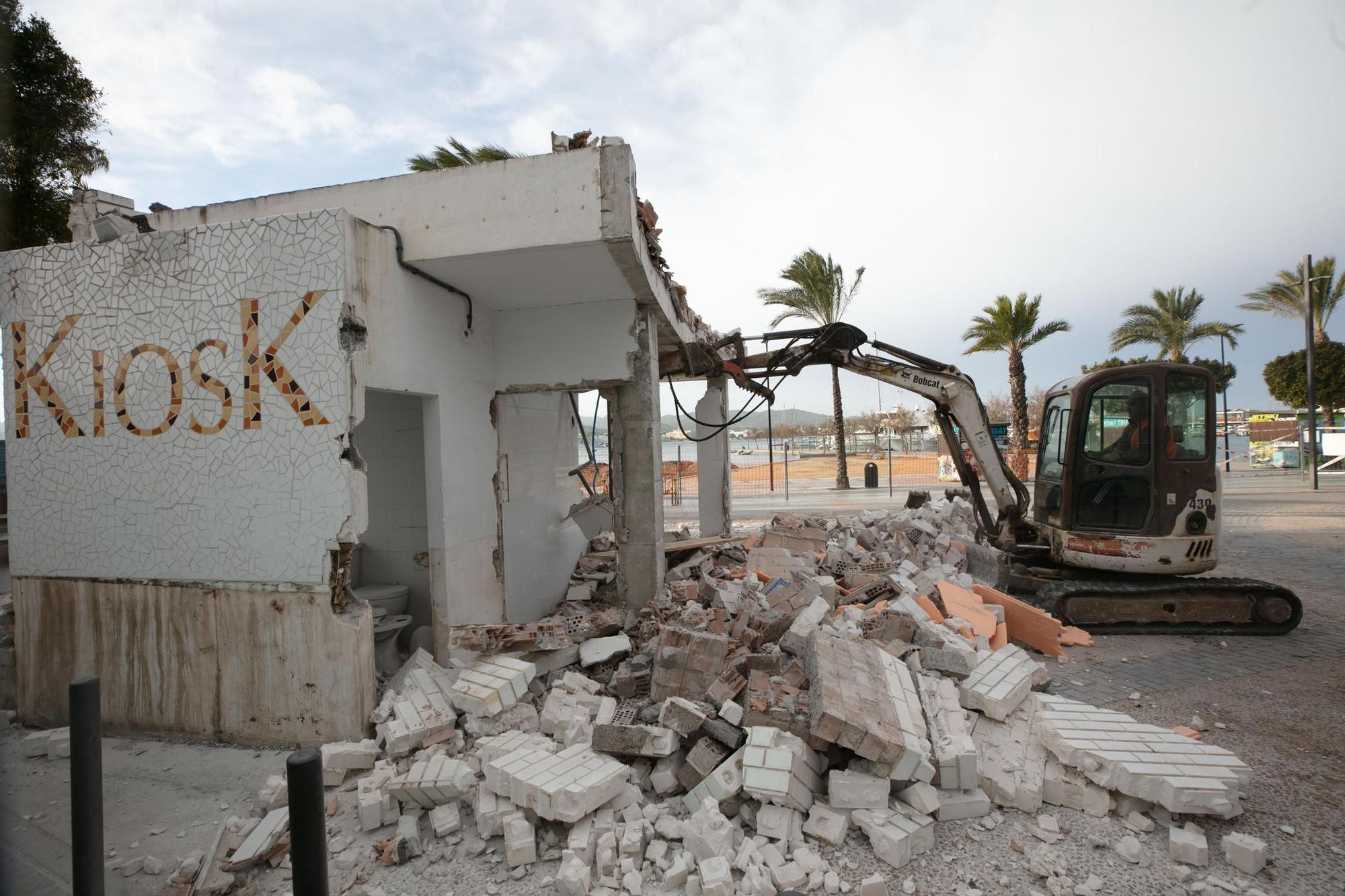 Mira las fotos del derribo del edificio Kiosk de Sant Antoni