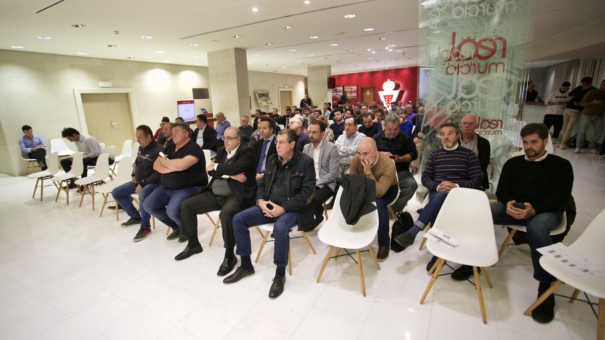 Accionistas en una de las Juntas en Nueva Condomina